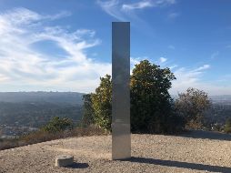El monolito se ubica en la cima de una colina en Atascadero, California. AP/The Tribune/K. Leslie
