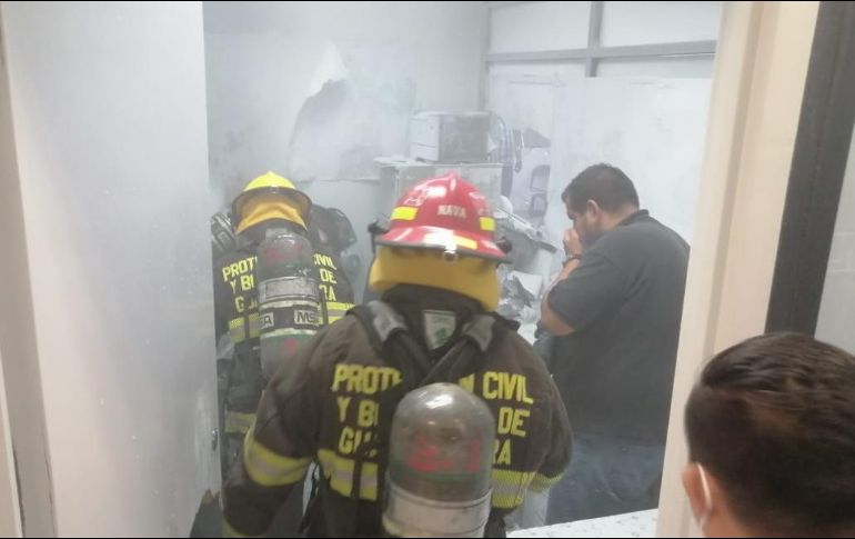 A la llegada de los bomberos, el propio personal de la Fiscalía ya había apagado el incendio con los extintores. ESPECIAL