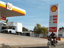 Se prevé que hacia finales de año e inicios de 2021 los precios de la gasolina en la metrópoli regresen a los 20 pesos por litro, debido a que habrá una mayor demanda. EL INFORMADOR/S. Blanco