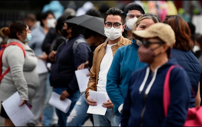 Ciudad de México, el principal foco rojo de la pandemia en el país, acumula 219 mil 465 contagios de coronavirus y 17 mil 916 muertes por la enfermedad, además de sumar dos meses al alza en ingresos hospitalarios. AFP / A. Estrella