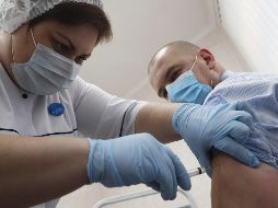 La aplicación de la vacuna Sputnik V es de carácter voluntario y se efectúa mediante cita previa. EFE/ M. Shipenkov