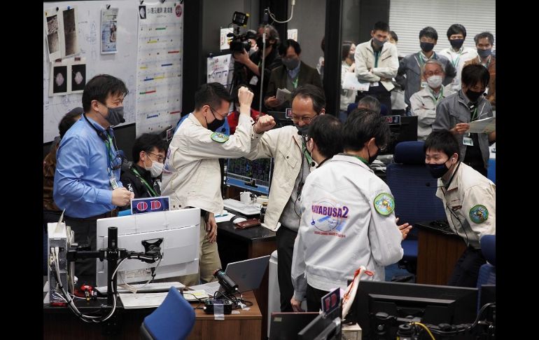 Las muestras del asteroide Ryugu fueron atrapadas durante dos fases de la misión del Hayabusa-2 el año pasado. AFP/Y. Ijima