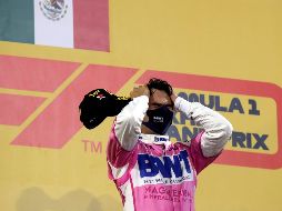 Con lágrimas en los ojos, Pérez escuchó el Himno Nacional Mexicano. EFE /T. Bozoglu