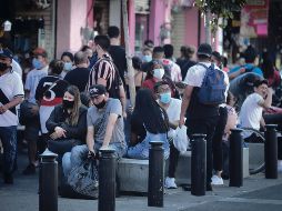 PELIGRO. Las aglomeraciones y el COVID-19 pueden ser una grave combinación durante el inicio de la temporada invernal.  EL INFORMADOR • F. Atilano 