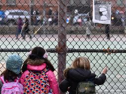 En California los restaurantes podrán seguir sirviendo comida para llevar y haciendo entregas a domicilio, las tiendas podrán seguir abiertas, pero con el 20% del total de clientes y las escuelas seguirán funcionando presencialmente. AFP / A. Weiss
