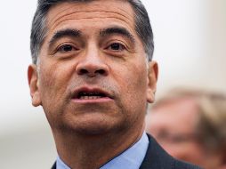 Si es confirmado por el Senado, Becerra, de origen mexicano, será el primer latino en dirigir el Departamento de Salud y Servicios Humanos (HHS, en inglés). EFE / ARCHIVO