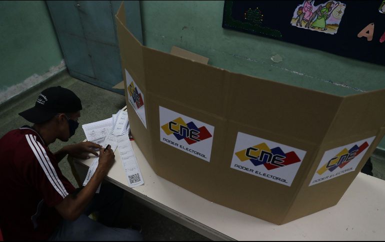 Ayer se llevaron a cabo las elecciones para renovar el Congreso, que ahora quedó en manos de Maduro. EFE / M. Gutiérrez