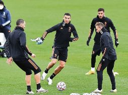 LA CIMA. Comandados por CR7 (centro), la Juve quiere la cima ante el Barca. EFE