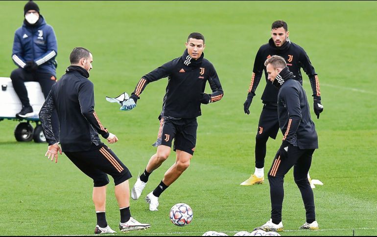 LA CIMA. Comandados por CR7 (centro), la Juve quiere la cima ante el Barca. EFE