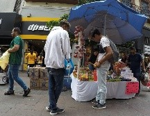 Ahora que más ambulantes regresan al primer cuadro tapatío, han encontrado coincidencia con la comisión de algunos delitos. EL INFORMADOR / ARCHIVO