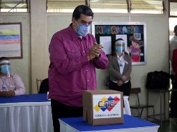 Maduro explicó ese supuesto plan al ser consultado por las razones para cambiar su centro de votación el mismo día de la contienda. EFE/R. Peña
