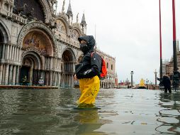 Las más de 50 puertas móviles MOSE no frenan la marea alta. AP/A. Marinoni