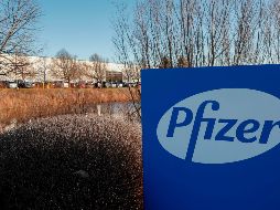 Las primeras 249 mil dosis de la vacuna de Pfizer permitirán inmunizar a 124 mil 500 personas, ya que necesita ser administrada en dos dosis en un periodo de tres semanas. AFP / ARCHIVO
