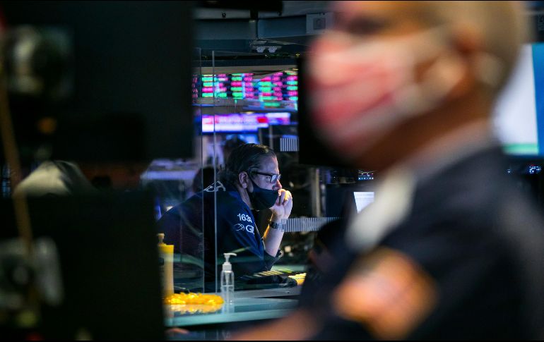 El Dow Jones de Industriales cerró en  30 mil 409.56 unidades. AP/NYSE/ARCHIIVO