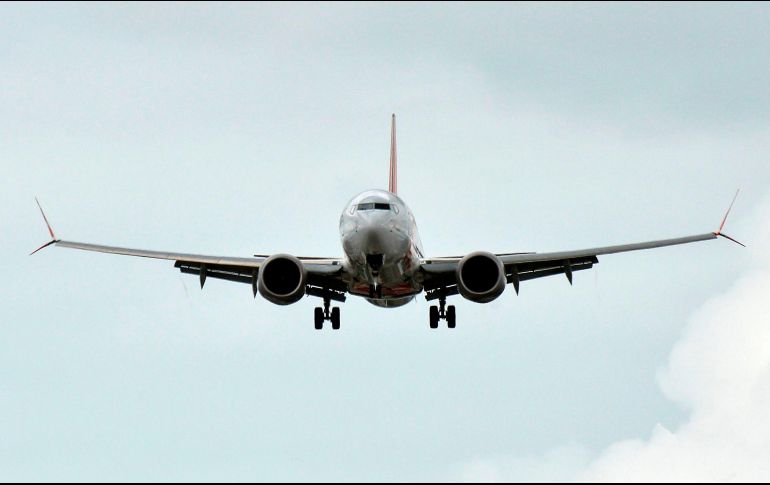 Boeing 737 Max de Gol Airlines previo a su aterrizaje hoy en el el aeropuerto en Porto Alegre, Brasil AFP/S. Avila