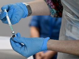 Para que sea efectiva, la vacuna de Pfizer-BioNTech requiere de al menos dos dosis en un periodo de 21 días y un reforzamiento a los seis meses. AFP/J. Mitchell