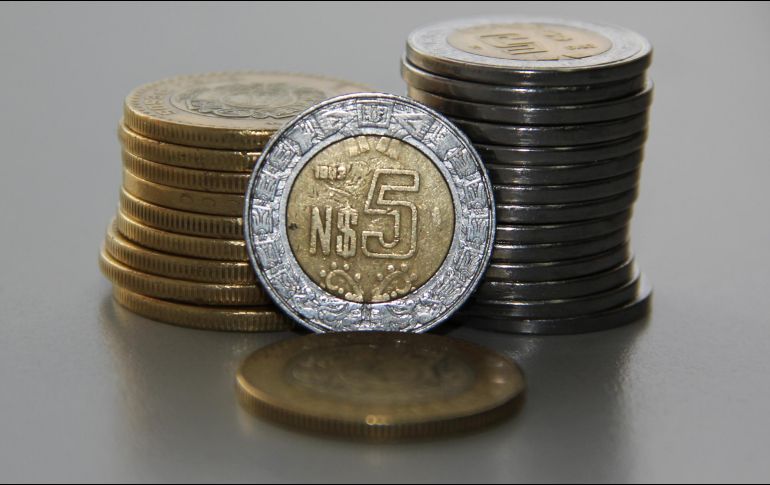 AMLO señala que llegaron a convertir en dogma de que si aumentaban el salario mínimo, habría inflación. NTX / ARCHIVO