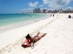 Por primera vez en los últimos siete meses de pandemia por el coronavirus COVID-19, México recibió a más de dos millones de turistas internacionales. EFE / ARCHIVO