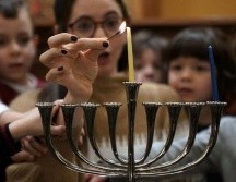 Las luces son el símbolo de Janucá. GETTY IMAGES