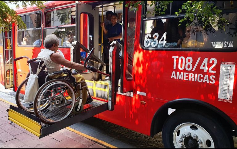 Todas las unidades de transporte público deben contar con rampas para facilitar el acceso de todas las personas y otros implementos. EL INFORMADOR / ARCHIVO