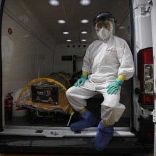 Compran ambulancias con aportaciones de funcionarios