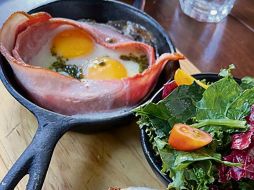 Uovos al forno tocineta. ESPECIAL