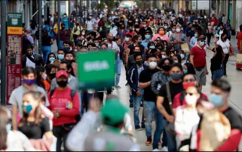 NUEVO ORDEN. Autoridades de la Ciudad de México implementaron operativos para la circulación peatonal en las calles del Centro Histórico.