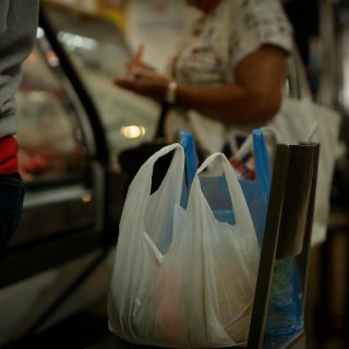Por entregar bolsas de un solo uso, Zapopan apercibe a 250 comercios