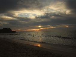 ATARDECER DE ENSUEÑO. El abrazo entre el cielo y el mar, un espectáculo que vale la pena disfrutar cada tarde en San Pancho. EL INFORMADOR • F. González