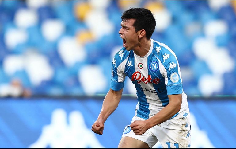Hirving Lozano festeja tras empatar el partido en el 52 con un gran gol de cabeza en el estadio Diego Armando Maradona de Nápoles, Italia. AP/LaPresse/A. Garofalo