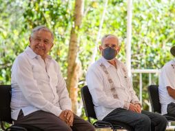Durante la inauguración del camino rural San Mateo Río Hondo, en Oaxaca, López Obrador tampoco portó cubrebocas, a diferencia de otros asistentes. ESPECIAL/Gobierno de México