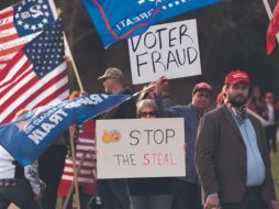 PROTESTAS. Seguidores de Donald Trump señalan que hubo fraude en la elección. EFE