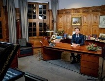 Mark Rutte, primer ministro de Holanda, durante un mensaje televisado en donde anuncia la cuarentena en el país. EFE/B. Maat