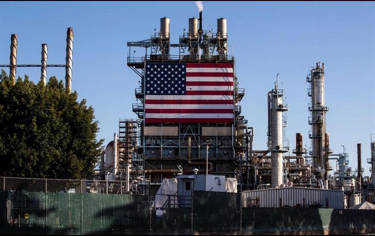 El comienzo de la vacunación contra el coronavirus augura mejores días para la demanda de combustible. EFE/ARCHIVO