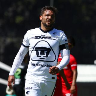 Chivas congela fichaje de Iniestra