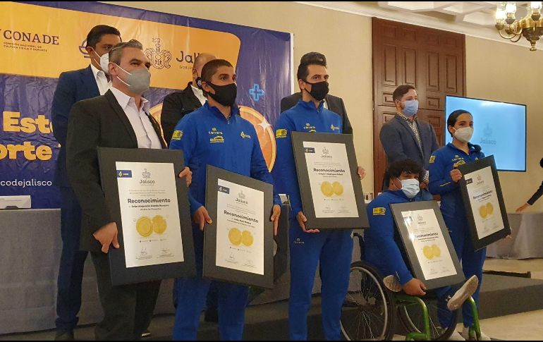 La taekwondoín Paula Fregoso, el frontenista Arturo Rodríguez Faisal, el clavadista Iván García, el nadador Arnulfo Castorena y el entrenador de ciclismo Iván Ruiz fueron los reconocidos en esta edición 2020. EL INFORMADOR  / D. Reos