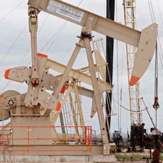 Petróleo sube a pesar de perspectivas de débil demanda