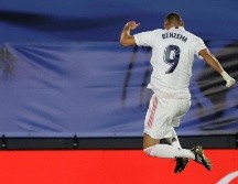 El delantero Karim Benzema celebra el tercer gol del partido. EFE/J. Martín