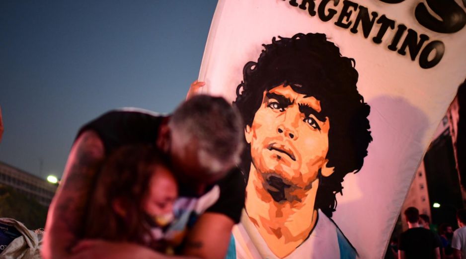 Fans de Diego Maradona lamentan su muerte, ocurrida el 25 de noviembre. AFP/ARCHIVO