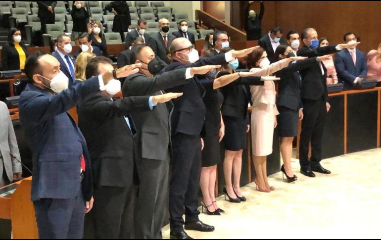 En la sesión, se tomó protesta a los 9 nuevos funcionarios públicos. EL INFORMADOR / R. Rivas
