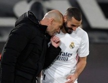 FAVORITO. Zinedine Zidane jamás ha ocultado su predilección por Karim Benzema. AFP