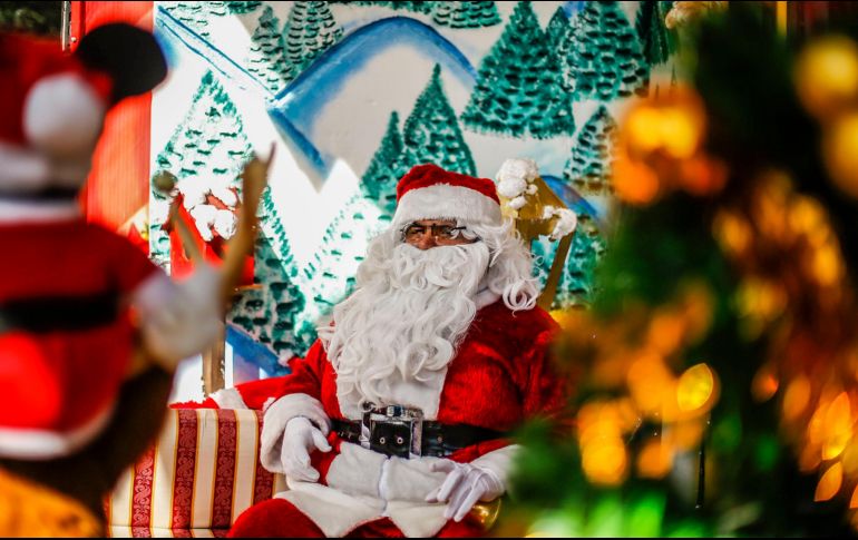 Unos 50 niños se tomaron fotos con Santa Claus. El hombre debajo del traje y su esposa dieron positivo después del evento del 10 de diciembre en Ludowici. EL INFORMADOR / ARCHIVO