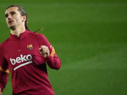 El francés apareció con una trenzas llamativas, las cuales aprovechó para amarrar su ya largo cabello. AFP / L. Gene