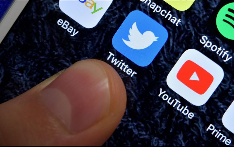 Twitter se encuentra probando una nueva función para permitir a los usuarios contar con una personalización mayor del contenido presente en su timeline. EFE / ARCHIVO