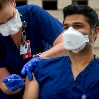 Coronavirus: Panel de expertos de EU respalda vacuna de Moderna