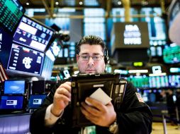 El índice principal Dow Jones terminó en 30 mil 303.37 puntos, en alza de 0.49 por ciento. EFE/ARCHIVO