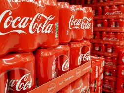 Coca-Cola reportó una caída de 33% en sus ganancias del tercer trimestre. EFE/S. Nogier