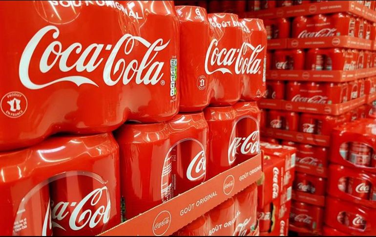 Coca-Cola reportó una caída de 33% en sus ganancias del tercer trimestre. EFE/S. Nogier