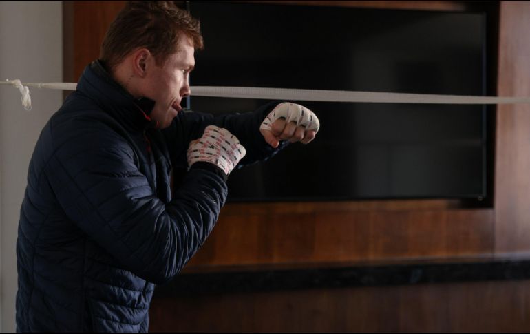 Saúl Álvarez realiza una sesión de entrenamiento previo al pleito de mañana en San Antonio, Texas. EFE/Matchroom