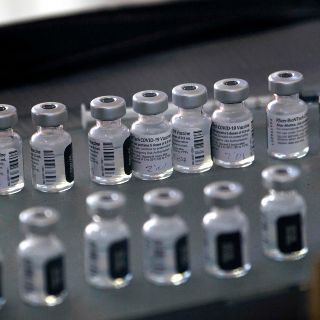 México capacita a 300 para aplicar la vacuna de Pfizer